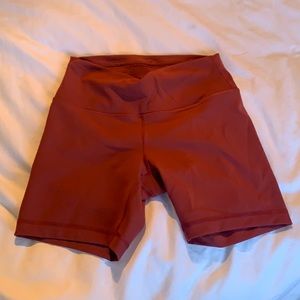 LIKE NEW Lululemon Wunder Train High-Rise Short 6"